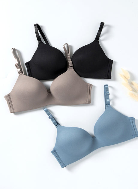 Felancy Malaysia - Let's wear fashion on the inside like our Seamless  Deep-V Bras designed with wire-free and supportive making it ideal for  everyday use and suit lots of different shapes. 🔍Product